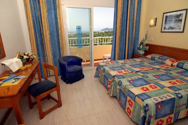 Invisa Ereso All Inclusive Es Cana Rum bild