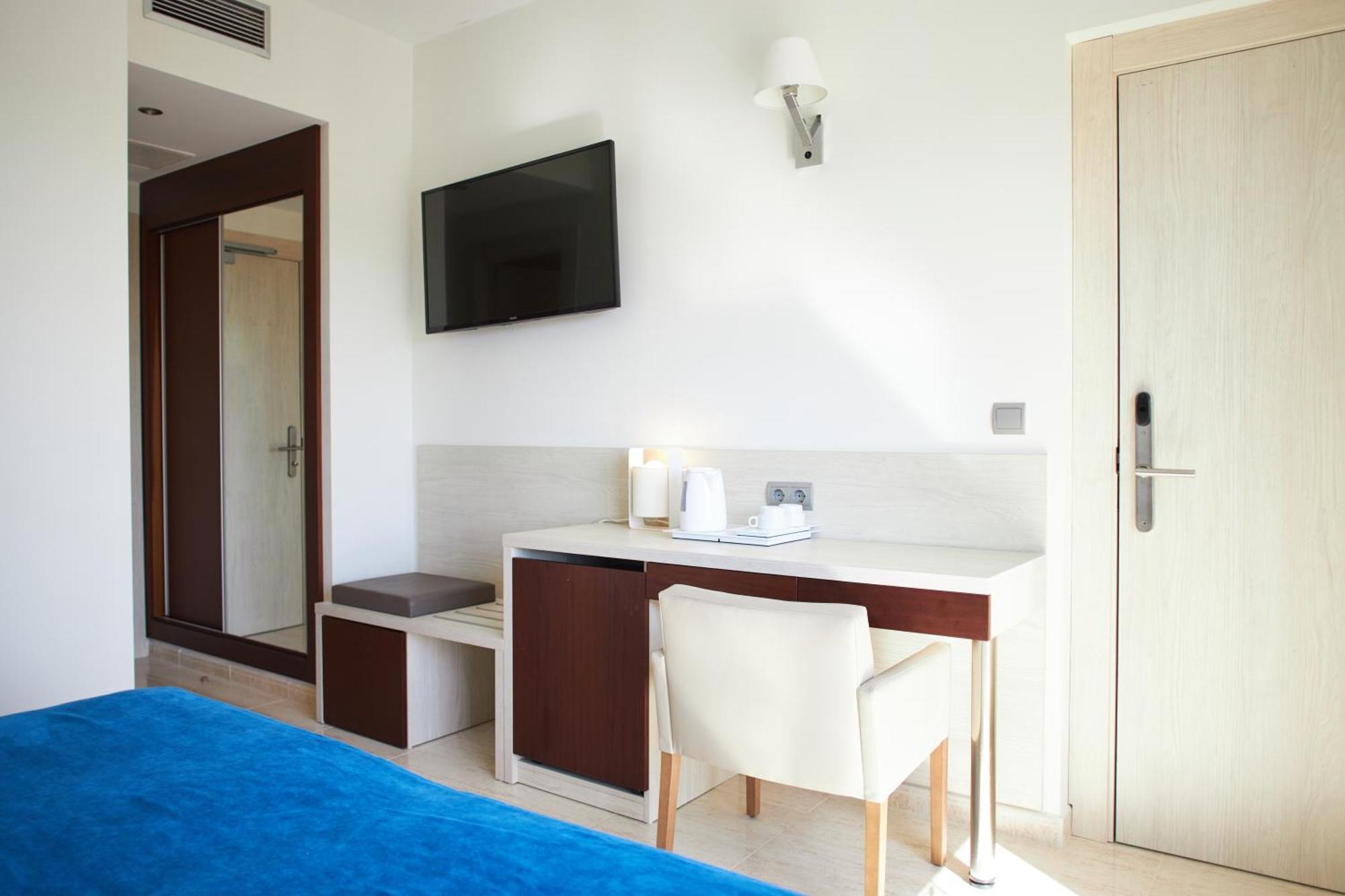 Invisa Ereso All Inclusive Es Cana Exteriör bild