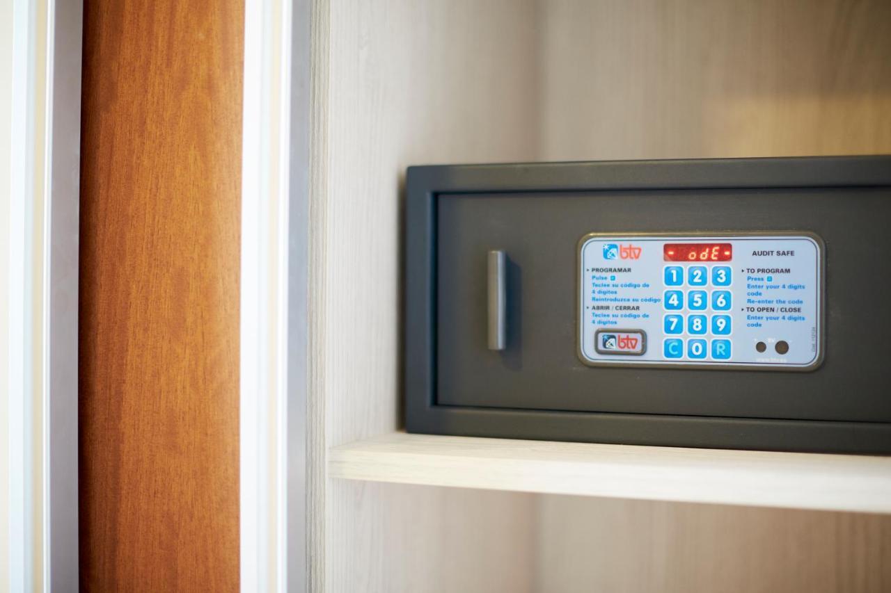 Invisa Ereso All Inclusive Es Cana Exteriör bild